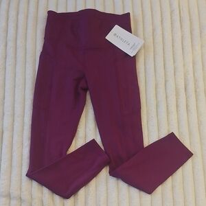NWT Athleta Ultimate Stash II 7/8 Tight